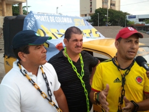 Orlando Sovieth, Rafael Álvarez y Orlinson Villa, conductores de taxi de la ciudad.
